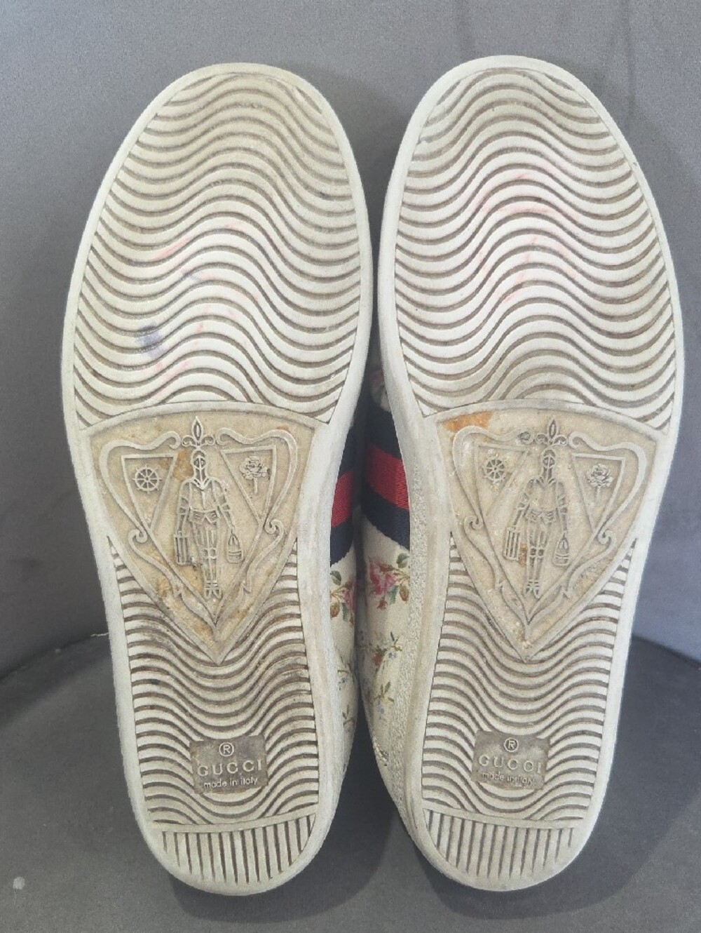 Gucci Floral Lace-Up Low-Top Sneakers in Cream with Red & Navy Stripe - Picture 5 of 13